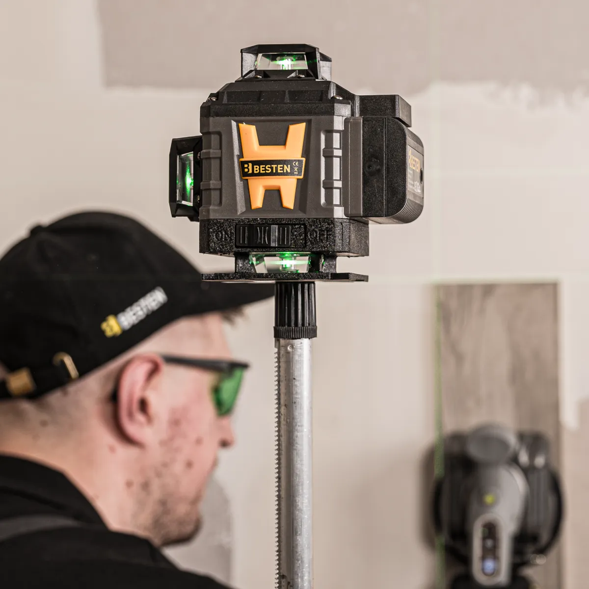 Poziomica laserowa BESTEN BE0002848 wytrzymała konstrukcja IP54